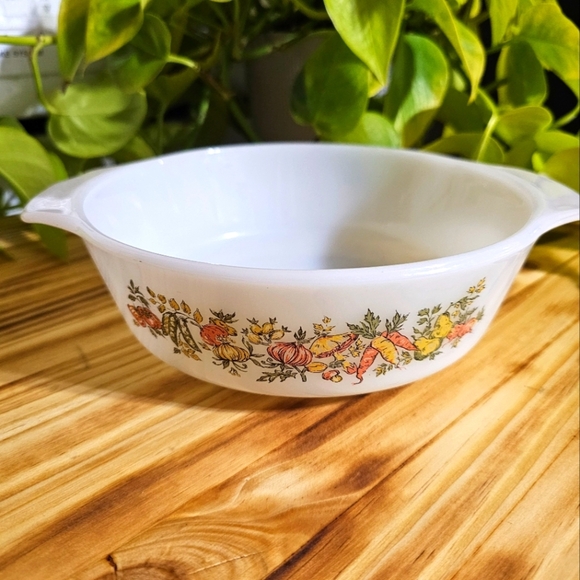 Vintage Fire King "vegetable harvest" design small casserole dish - Picture 4 of 4